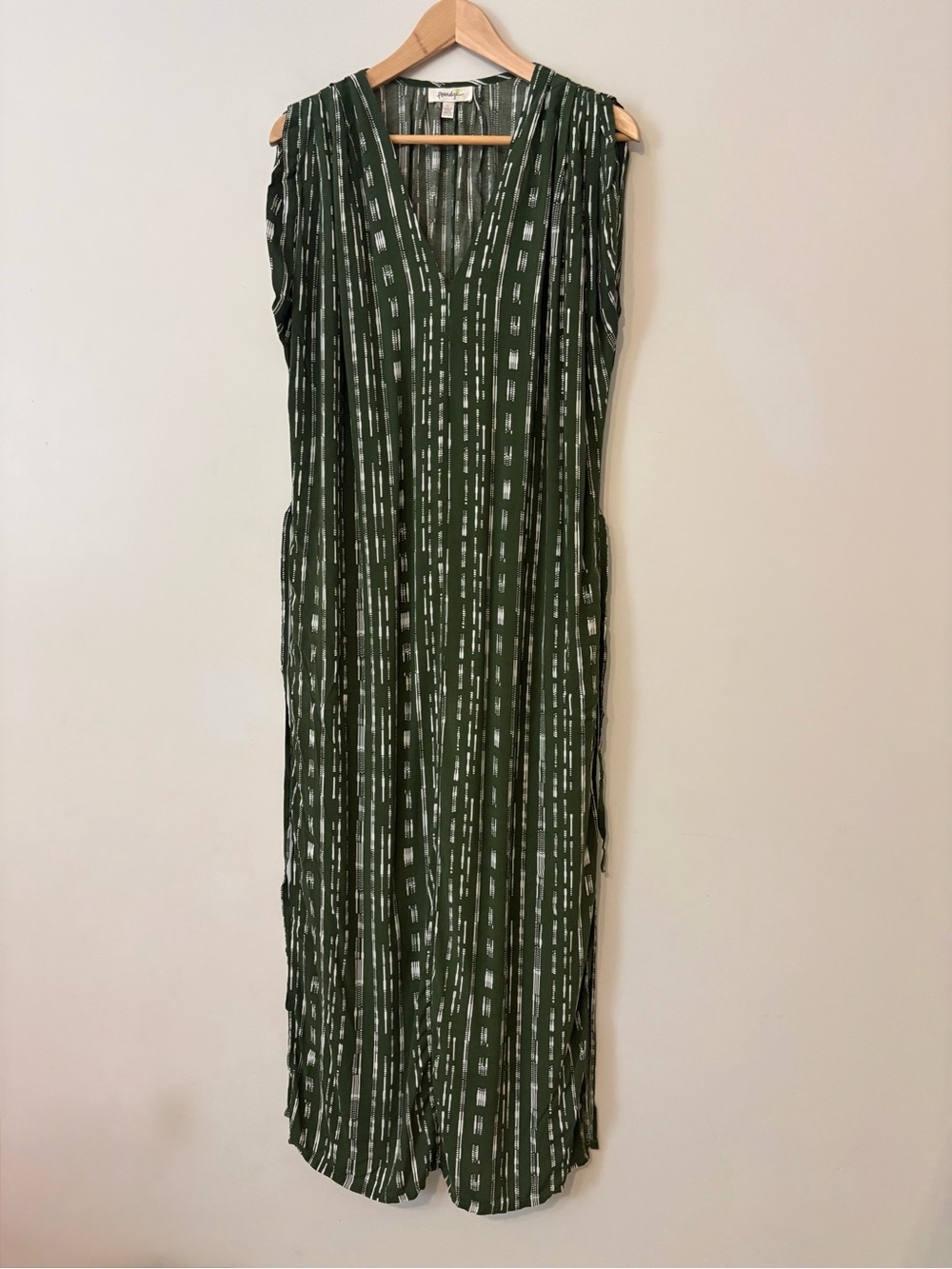 Sleeveless Green V-Neck Maxi Dress with Vertical Stripe Print